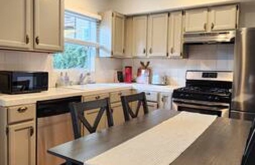 Pasadena Casa | Chic Pasadena 3B2B Retreat