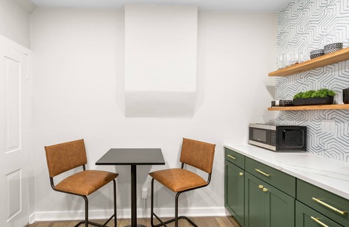 Frederick Casa | Chic, pets, walk to downtown