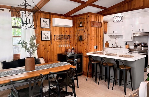 Gouldsboro Casa | Chic Poconos Home: Fall Foliage Escape