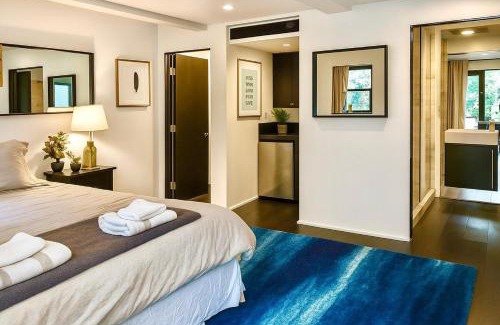 Hollywood Hills West Casa | Chic Private Hollywood Hills Guest Suite Oasis with Tree-Top Views, Outdoor Living Room, Only 2 Minutes from Hollywood Boulevard