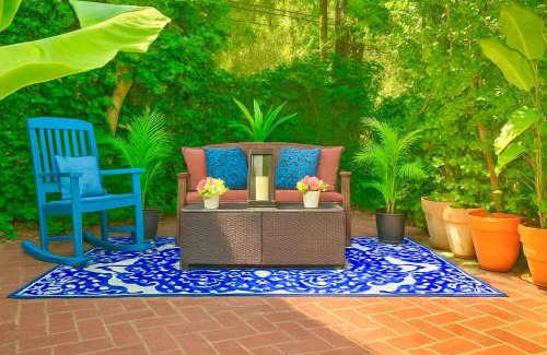 Hollywood Hills West Casa | Chic Private Hollywood Hills Guest Suite Oasis with Tree-Top Views, Outdoor Living Room, Only 2 Minutes from Hollywood Boulevard