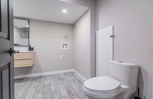 Oro-Medonte Casa | Chic & Spacious 6 BDR Bungalow W/ Pool & Hot Tub