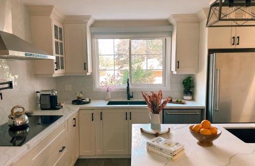 Newmarket Apartamento | Chic, Spacious Newmarket Home off Yonge St