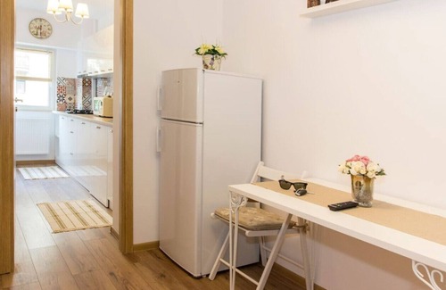 Bucharest Apartamento | ♥ ️ PISO CENTRAL DECO BRILLANTE CON BALCÓN Y NETFLIX GRATIS
