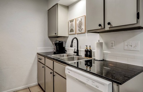 Stillwater Apartamento | Chic Stay @ The Hub – WiFi+Parking w/ Weekday Deal