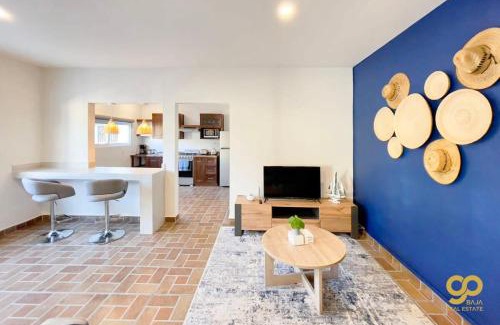 El Centenario Apartamento | Chic Studio Kitchen WiFi TV Steps to Beach