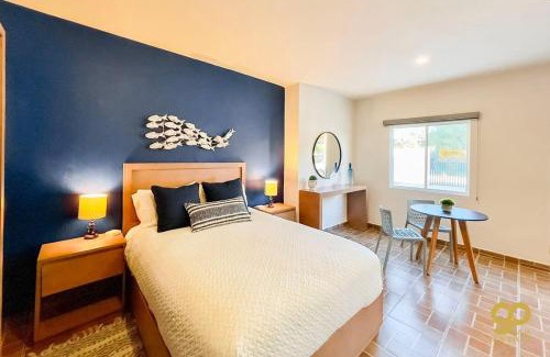 El Centenario Apartamento | Chic Studio Kitchen WiFi TV Steps to Beach