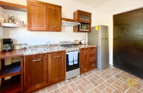 El Centenario Apartamento | Chic Studio Kitchen WiFi TV Steps to Beach
