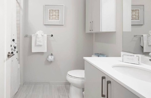 Central-Maverick Square - Paris Street Apartamento | Chic Studio | Kitchen | in-unit Washer/Dryer | near Boston Harbor | GLS