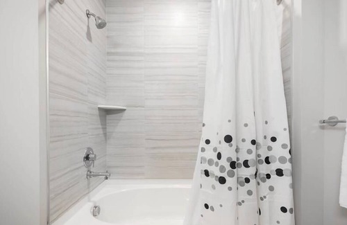 Central-Maverick Square - Paris Street Apartamento | Chic Studio | Kitchen | in-unit Washer/Dryer | near Boston Harbor | GLS