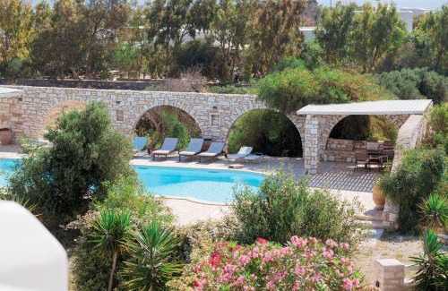 Santa Maria Apartamento | Chic Studio with Pool, 5-Min Walk to Beach