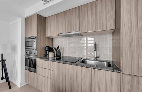 Bay Cloverhill Apartamento | Chic & Stylish Condo in the Heart of Toronto