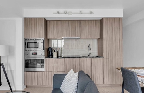 Bay Cloverhill Apartamento | Chic & Stylish Condo in the Heart of Toronto
