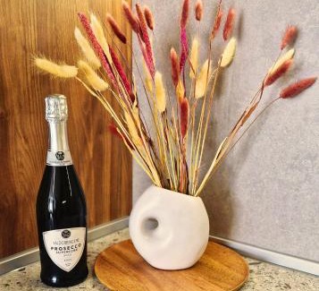 Varna Municipality Apartamento | Chic, Sunny and Cozy One Bedroom Bliss