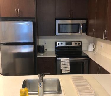 Wellington Place Apartamento | Chic Toronto Blue Jays Getaway