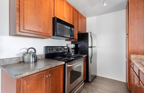 Torrance Apartamento | Chic Torrance 1BR w/ Roofdeck, Pool, near Redondo Beach by Blueground