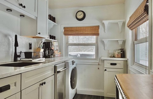 Smallwood Cabina | Chic Treehouse Cabin with Pedal Boat, Hot Tub, BBQ, Fire Pit, SUPs, & Lake Access