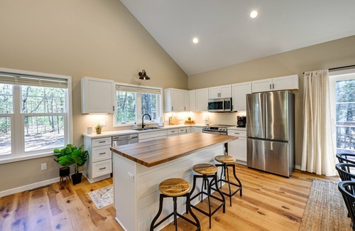 Wisconsin Dells Cabaña | Chic Wisconsin Retreat w/ Deck, Grill & Fire Pit!