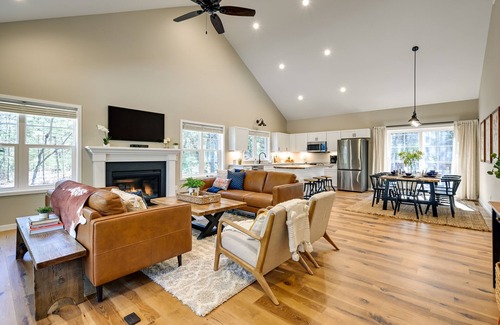 Wisconsin Dells Cabaña | Chic Wisconsin Retreat w/ Deck, Grill & Fire Pit!