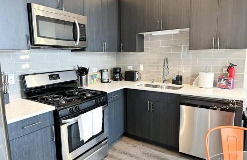 Near South Side Apartamento | Chicago 2BR City Retreat with Optional Parking and Gym Access Near McCormick Place and Soldier Field