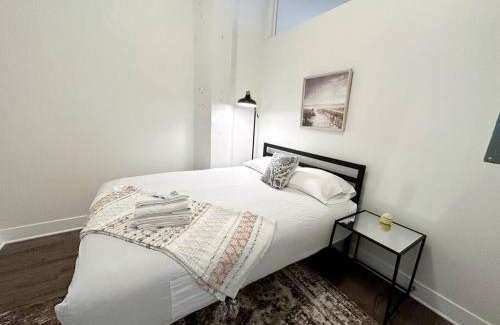 Near South Side Apartamento | Chicago 2BR City Retreat with Optional Parking and Gym Access Near McCormick Place and Soldier Field