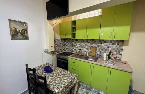 Mbrostar-Urë Hotel | Chicago Hotel Fier