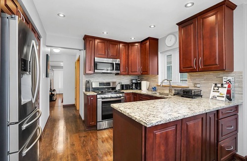 Clearing Casa | Chicago Rental - W 64th St