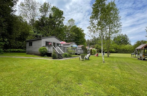 Hope Bay Cabaña | Chickadee-Cedar Garden Cozy Cottage #3