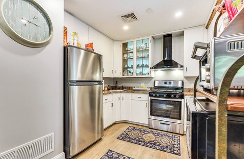 Redding Ridge Cabaña | Chickens On-Site: Cottage, 2 Mi to Saugatuck Falls