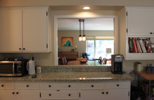 Chico Casa | Chico Family Retreat with Pool ~ Bocce ~ Jacuzzi ~ Lounge. Cerca del parque, el centro y CSU