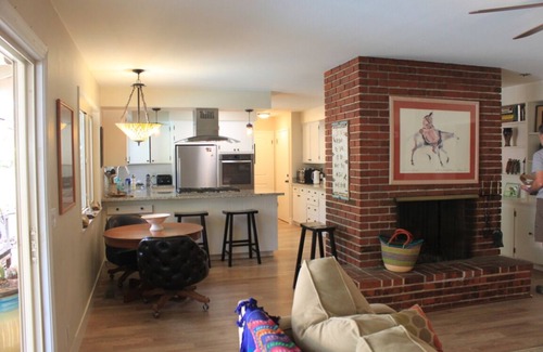 Chico Casa | Chico Family Retreat with Pool ~ Bocce ~ Jacuzzi ~ Lounge. Cerca del parque, el centro y CSU