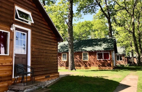 Chief Lake Cabina | Chief Lake Lodge Resort Cabin #3