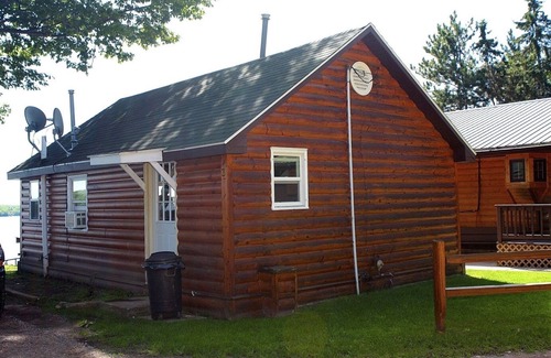 Chief Lake Cabina | Chief Lake Lodge Resort Cabin #3