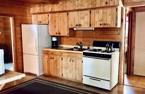 Chief Lake Cabina | Chief Lake Lodge Resort Cabin #8