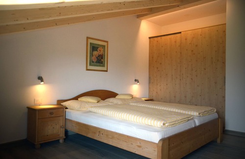 Foiana Apartamento | Alojamiento para niños con piscina en un entorno familiar.