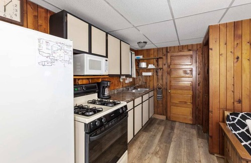 Chippewa Lake Cabina | Chippewa Bluffs Resort Combined 4BR 4BA Cabins