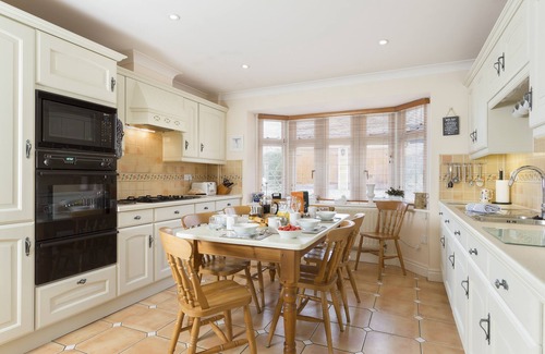 Chipping Campden Casa | Chipping Campden Modern House, Garden, upstairs/downstairs bedrooms/bathrooms.