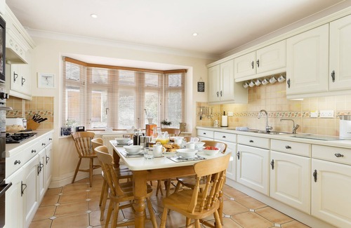 Chipping Campden Casa | Chipping Campden Modern House, Garden, upstairs/downstairs bedrooms/bathrooms.