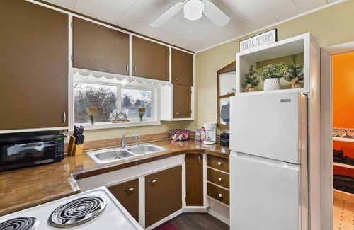 Bynum Cabina | Choteau Vacation Rental w/ Yard: Walk to Downtown!