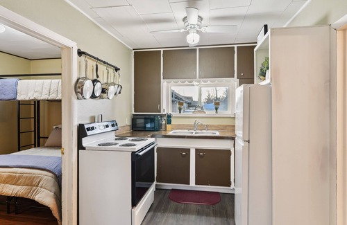 Bynum Cabina | Choteau Vacation Rental w/ Yard: Walk to Downtown!