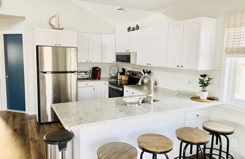 South Beach Haven Casa | Chowda cook off & Kitefest Open! 1 house off Beach, 3 Decks, Ocean & Bay Views