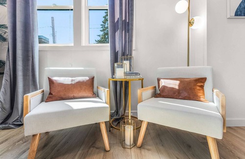 Minor Casa | Chris's Sweet Suite - 84 Walkscore!!