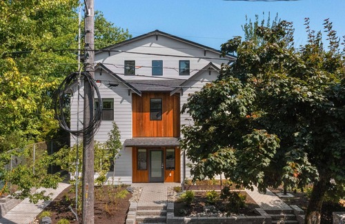 Minor Casa | Chris's Sweet Suite - 84 Walkscore!!