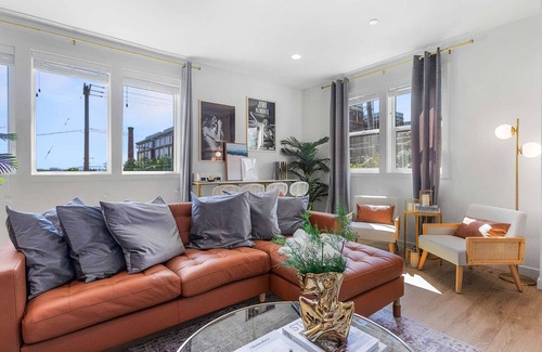 Minor Casa | Chris's Sweet Suite - 84 Walkscore!!