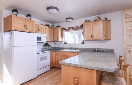 Meadow View Heights Cabina | ¡Cabina de montaña espaciosa, rodeada de la belleza de la naturaleza! Acurrúcate con tus seres queridos alrededor del