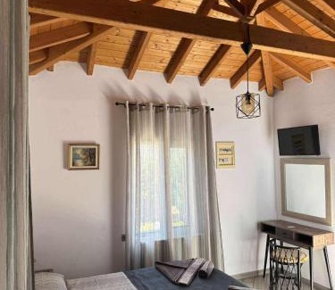 Agios Konstantinos Casa | Christina Traditional House