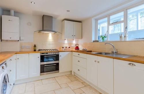 Tetbury Cabaña | Christmas Cottage - pet-friendly in Tetbury