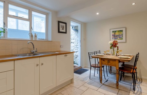 Tetbury Cabaña | Christmas Cottage - pet-friendly in Tetbury