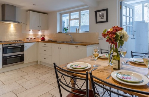 Tetbury Cabaña | Christmas Cottage - pet-friendly in Tetbury
