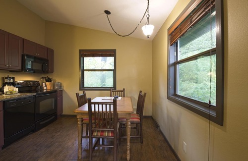 Wisconsin Dells Cabaña | Christmas Mountain Village - Wisconsin Dells - 2 Bedroom Cottage